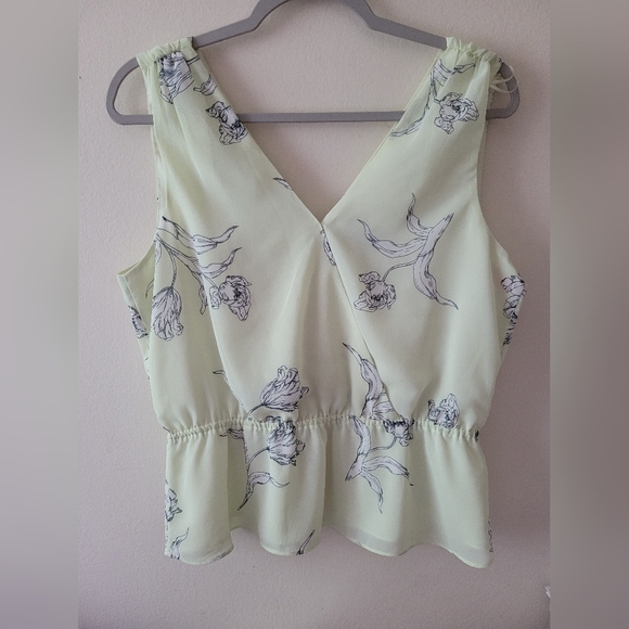 Banana Republic Light Green Floral Faux Wrap Sleeveless Flowy Peplum Top Medium - Picture 1 of 5